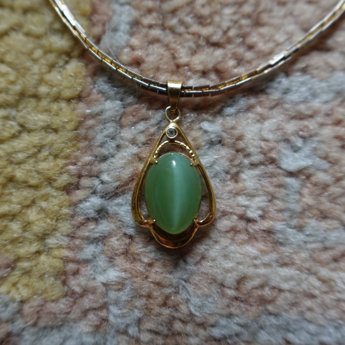 Gold Tone Emerald Esc. Necklace